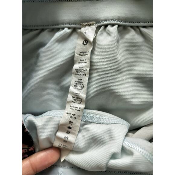 Lululemon Women's Tracker Low-Rise Lined Short 4" Red Multicolor Shorts Size 4 - Picture 14 of 14